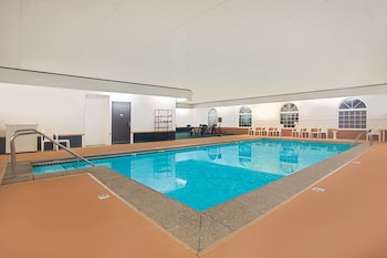 Super 8 By Wyndham New Hampton,New Hampton>>Charles City,2 star