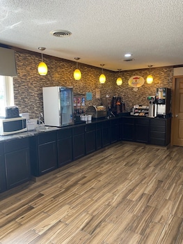 Super 8 By Wyndham New Hampton,New Hampton>>Charles City,2 star