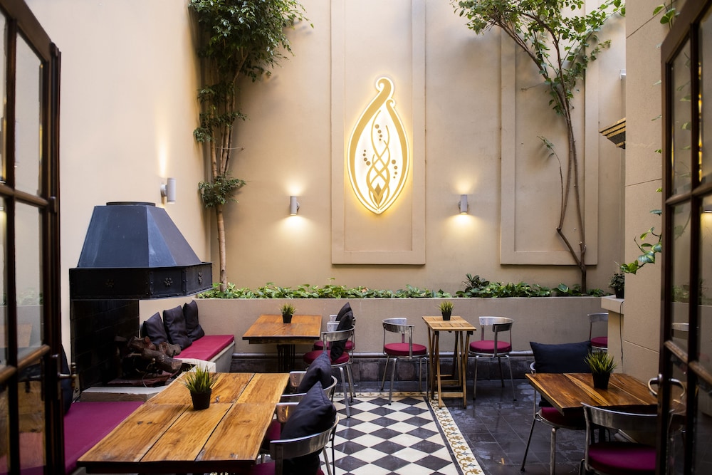miravida soho hotel and wine bar
