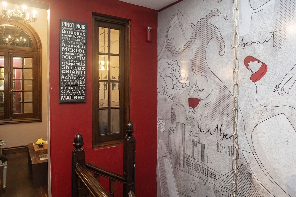 miravida soho hotel and wine bar