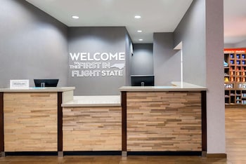 Hampton Inn Charlotte-Uptown,Shallotte>>Charlotte,3 star