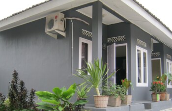 aqilakost n cafe gadog puncak