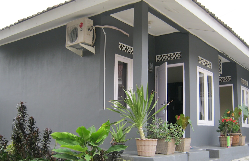 aqilakost n cafe gadog puncak