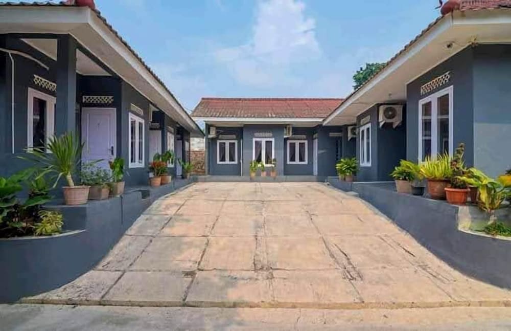 aqilakost n cafe gadog puncak