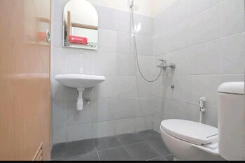 aqilakost n cafe gadog puncak