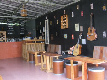 aqilakost n cafe gadog puncak