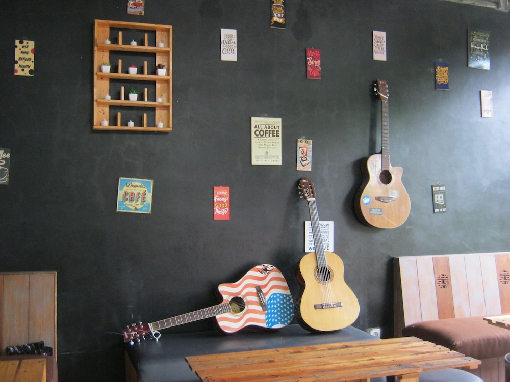 aqilakost n cafe gadog puncak