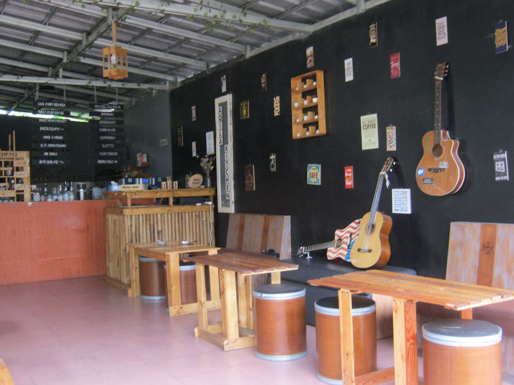 aqilakost n cafe gadog puncak