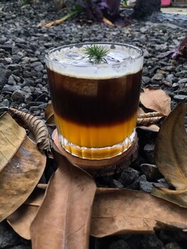 aqilakost n cafe gadog puncak