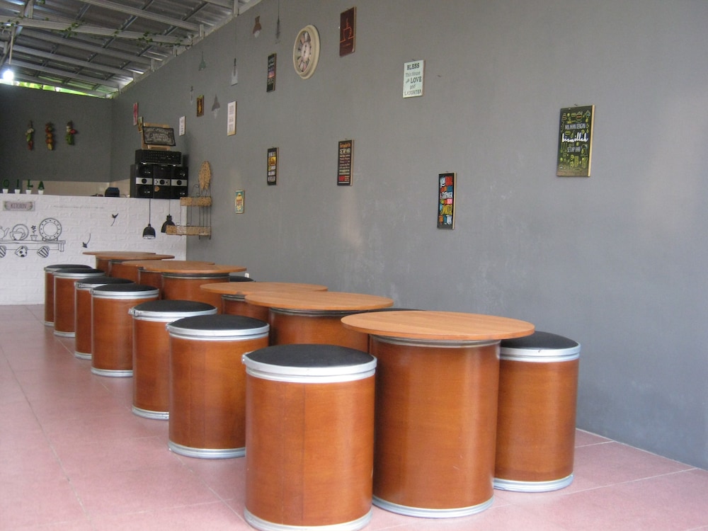 aqilakost n cafe gadog puncak