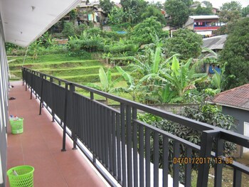 aqilakost n cafe gadog puncak