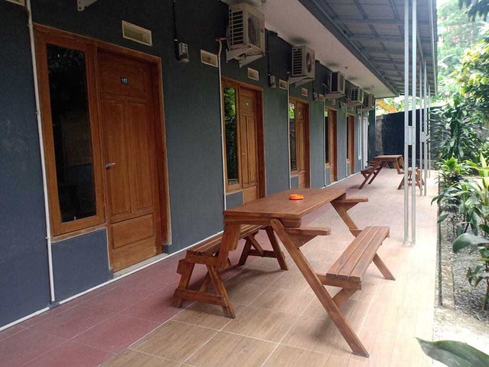 aqilakost n cafe gadog puncak