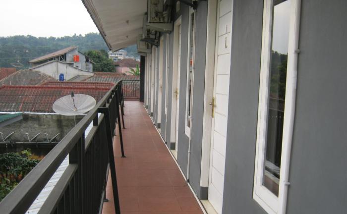 aqilakost n cafe gadog puncak