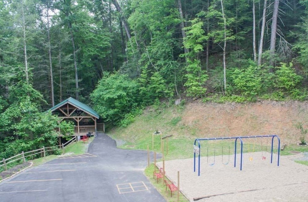 26 bearfoot landing 2 br cabin