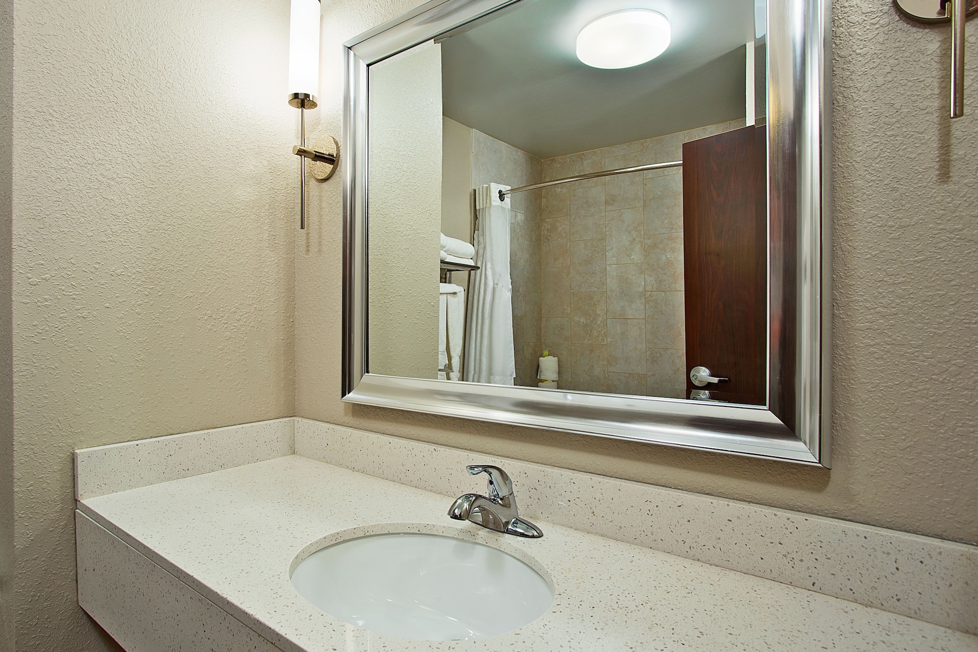 holiday inn express and suites springfield by ihg