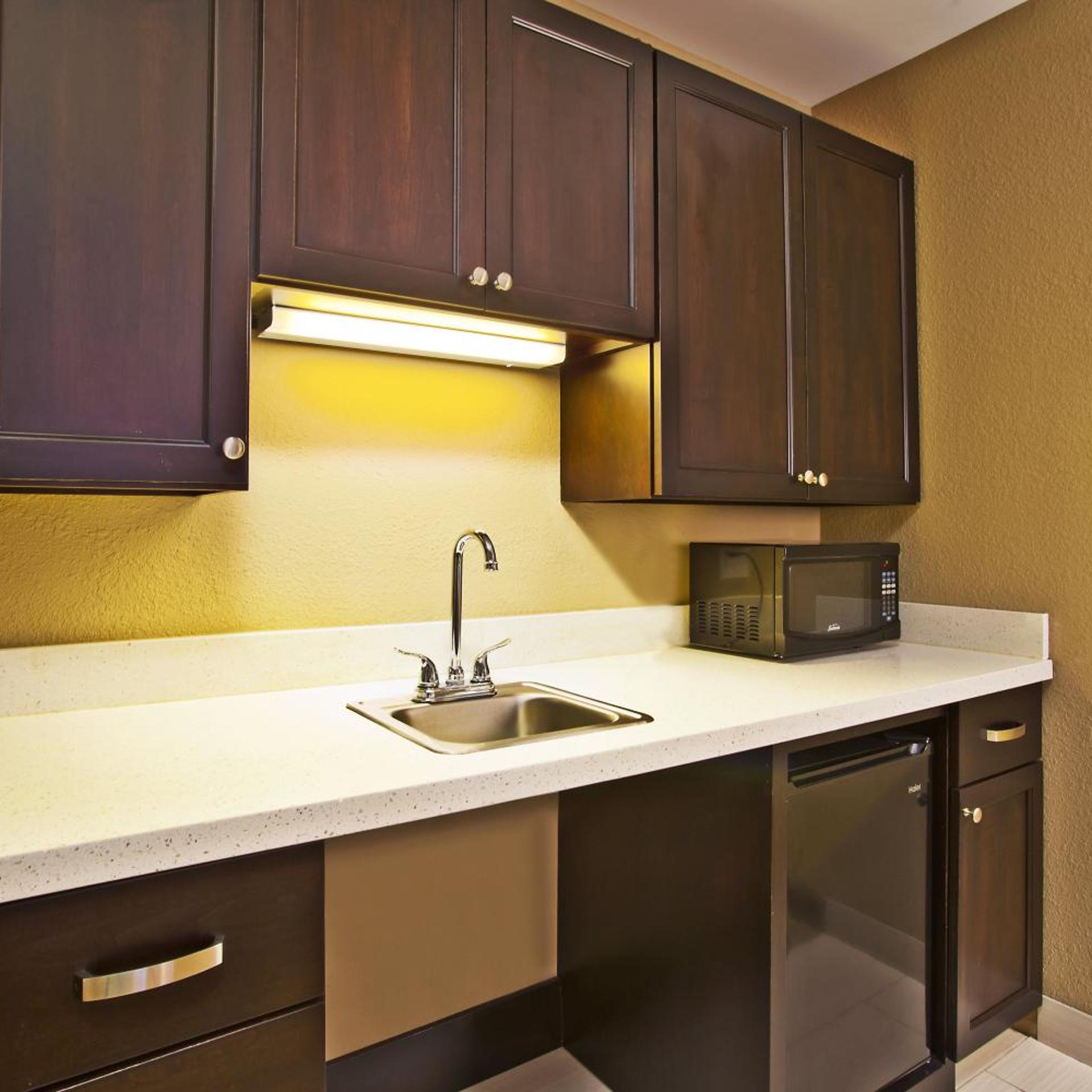 holiday inn express and suites springfield by ihg
