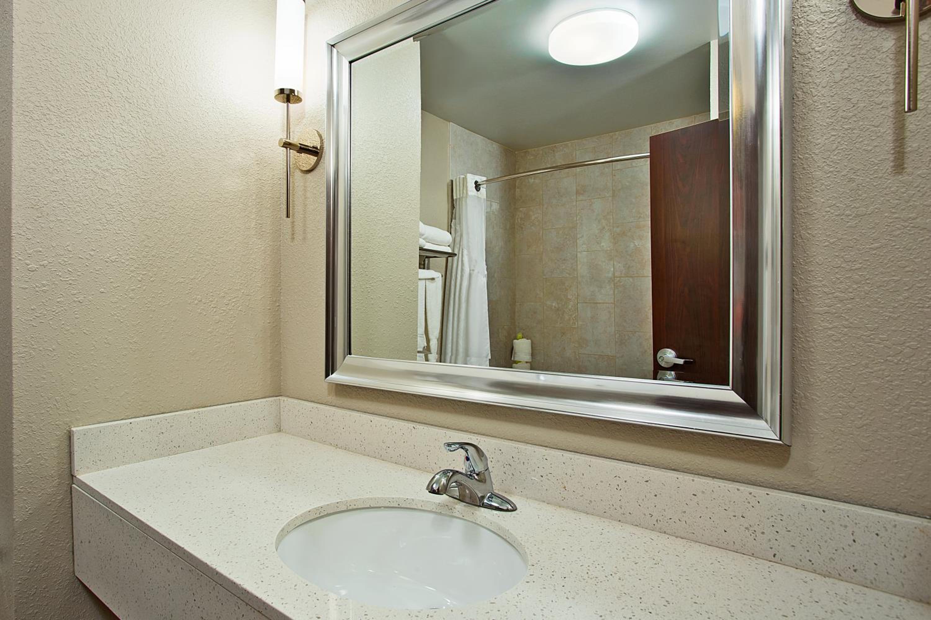holiday inn express and suites springfield by ihg