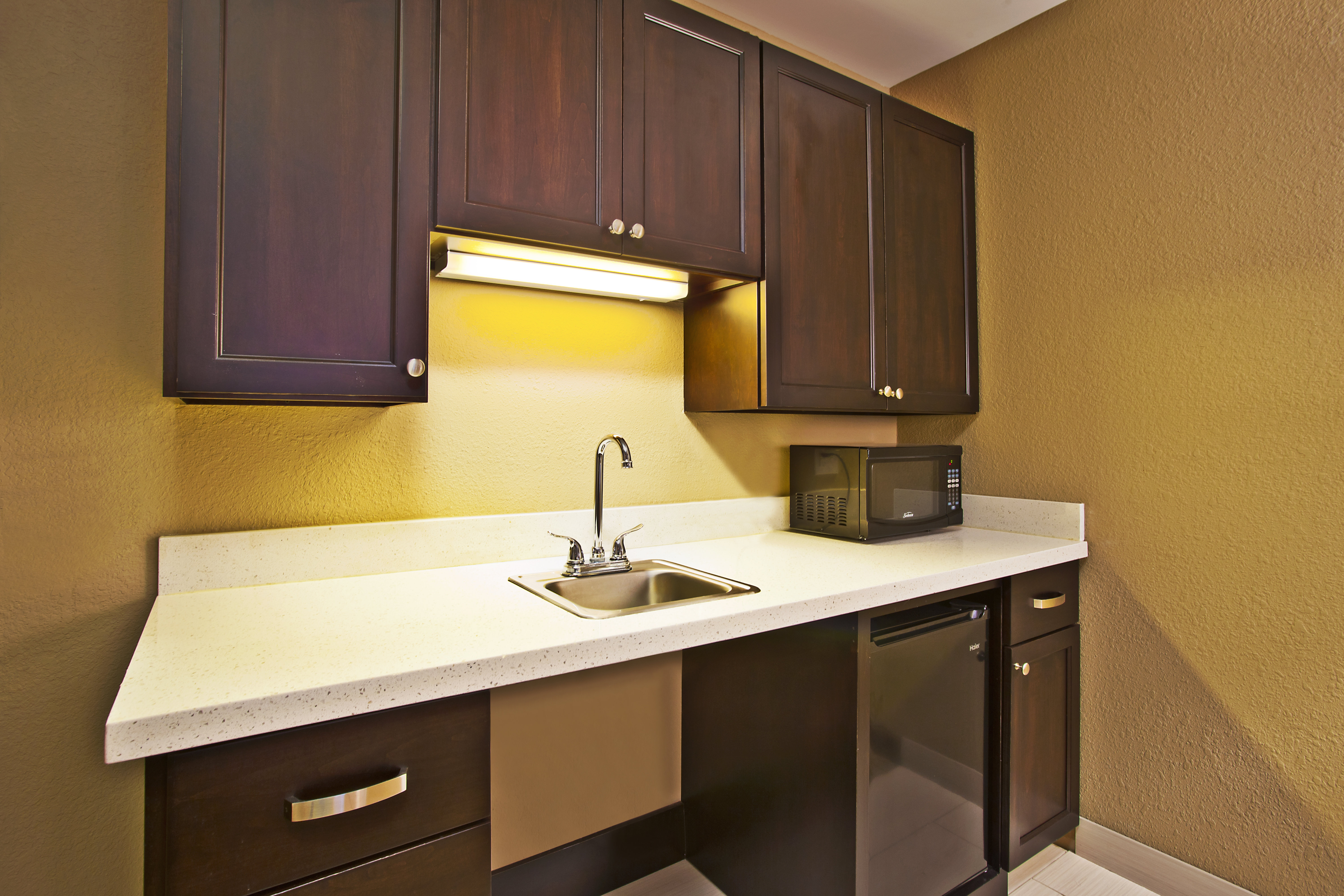 holiday inn express and suites springfield by ihg