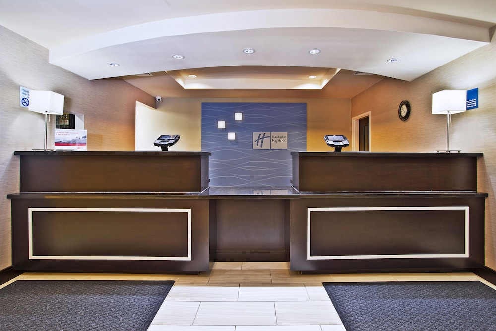 holiday inn express and suites springfield by ihg