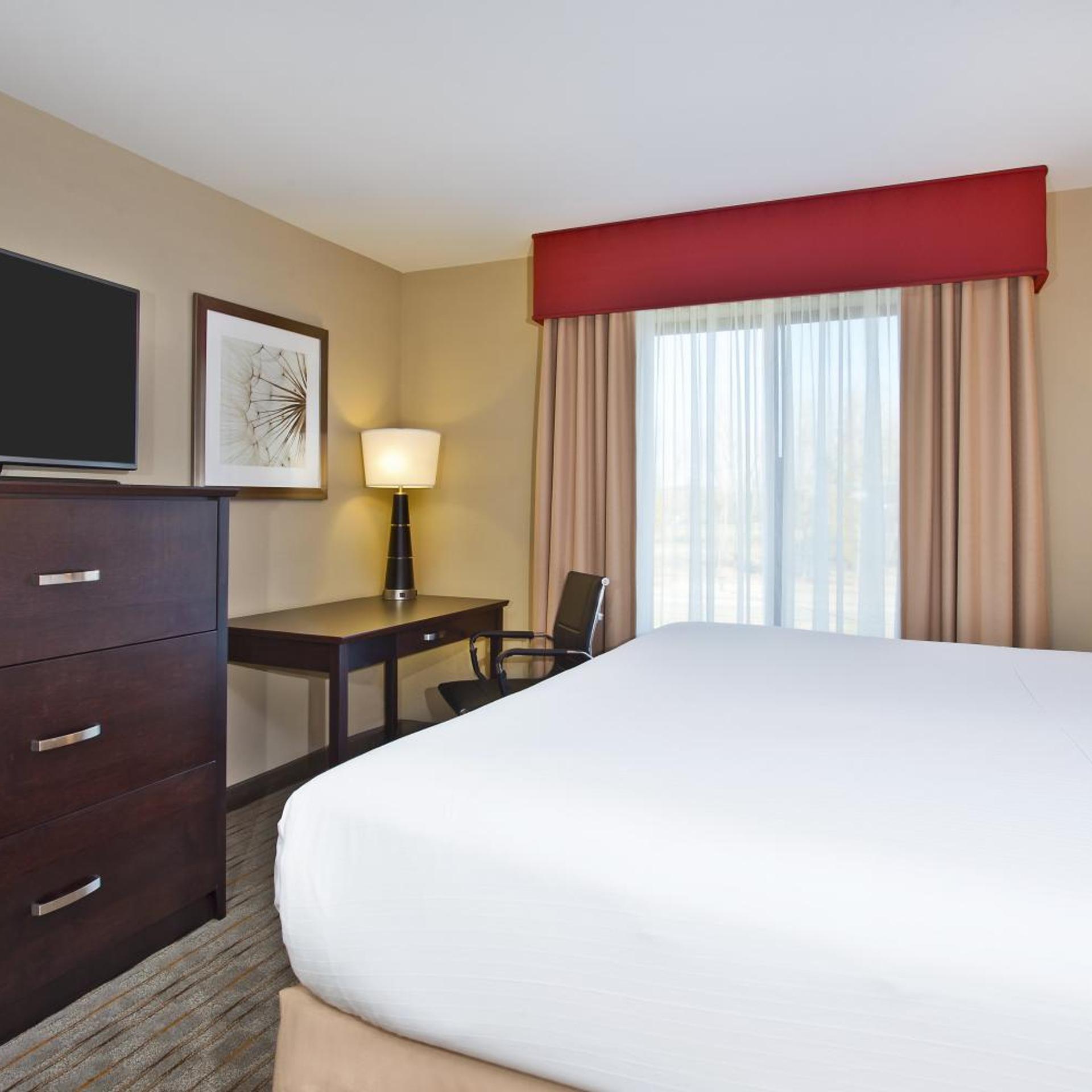 holiday inn express and suites springfield by ihg