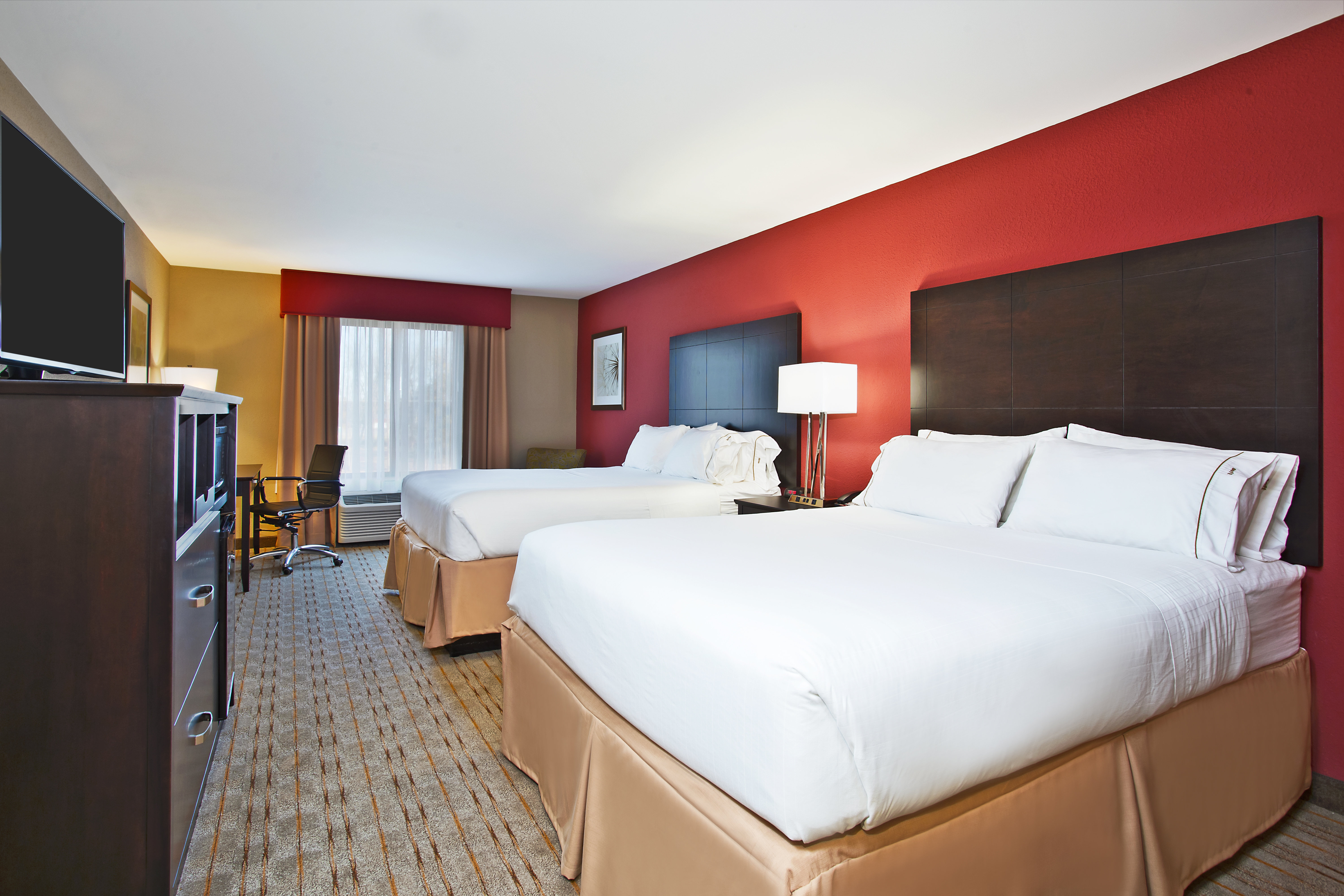 holiday inn express and suites springfield by ihg
