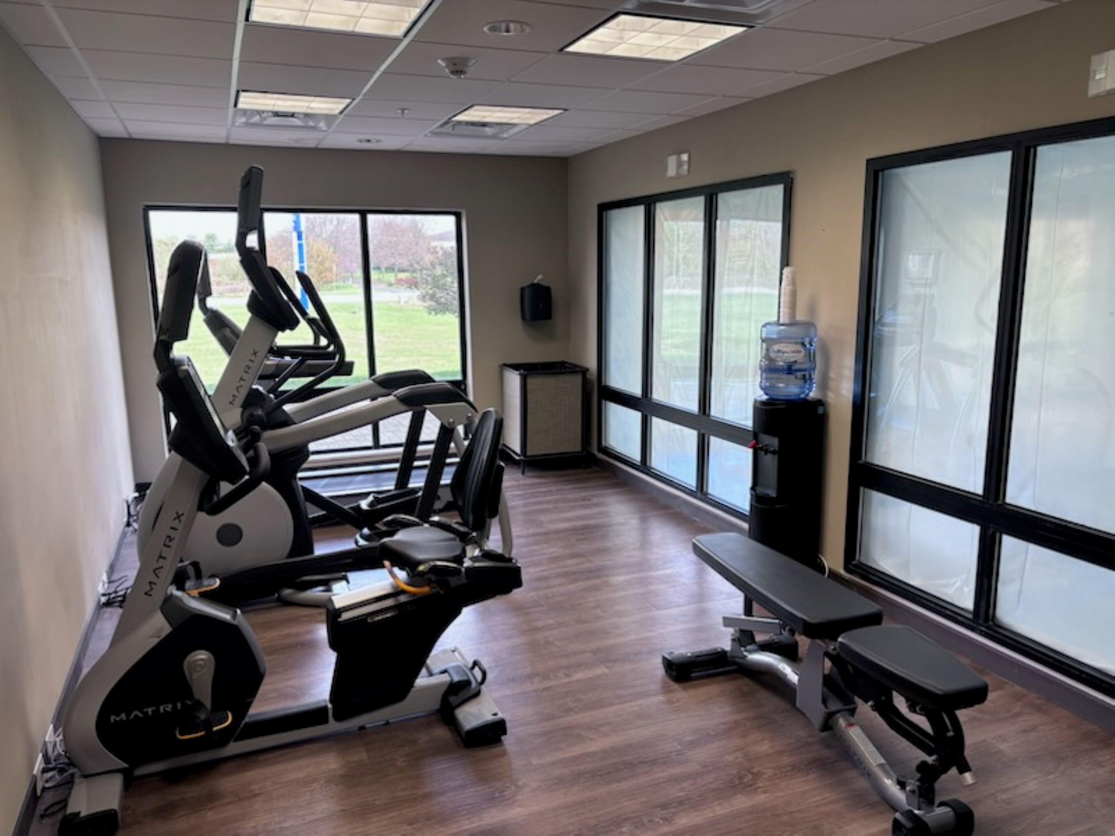 holiday inn express and suites springfield by ihg