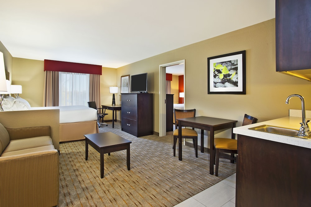 holiday inn express and suites springfield by ihg