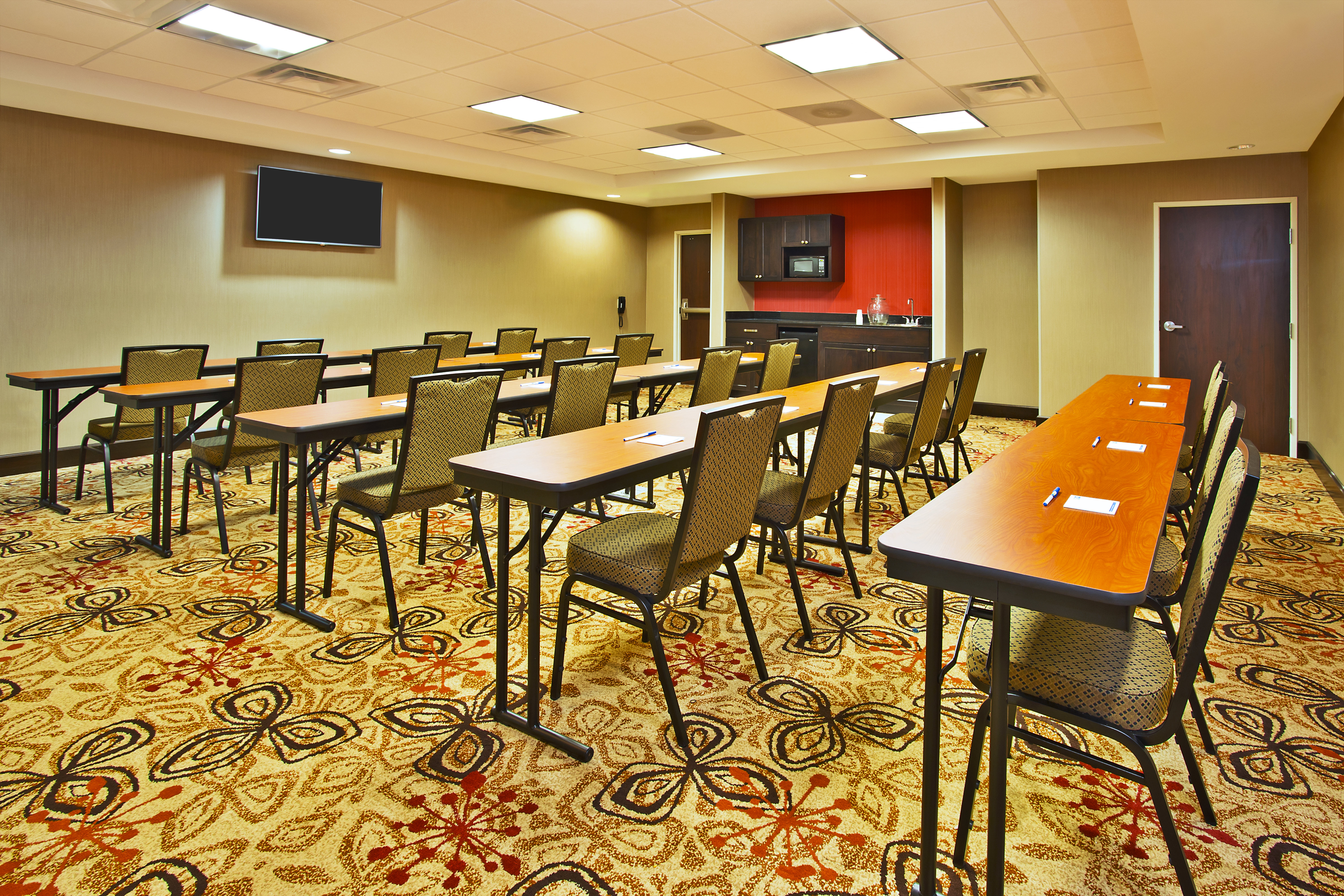 holiday inn express and suites springfield by ihg