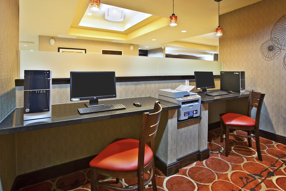 holiday inn express and suites springfield by ihg
