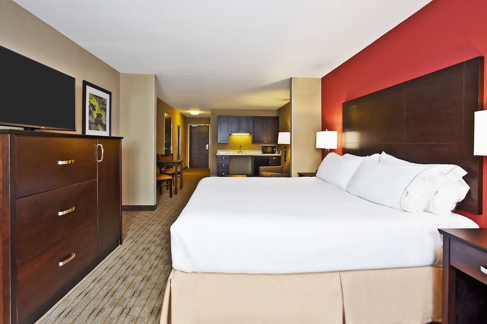 holiday inn express and suites springfield by ihg