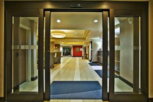 holiday inn express and suites springfield by ihg
