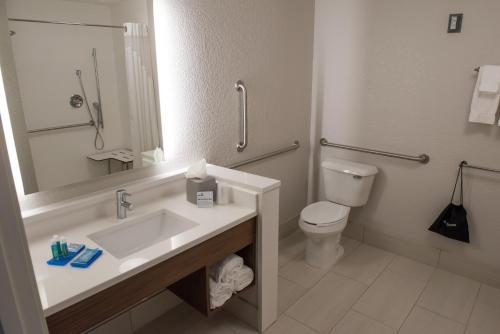 holiday inn express and suites springfield by ihg