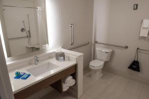 holiday inn express and suites springfield by ihg