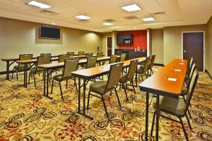 holiday inn express and suites springfield by ihg
