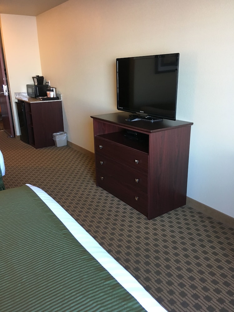 cobblestone inn and suites steele