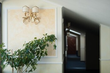 Oliver Hotel,,3 star