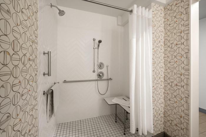 holiday inn ontario by ihg