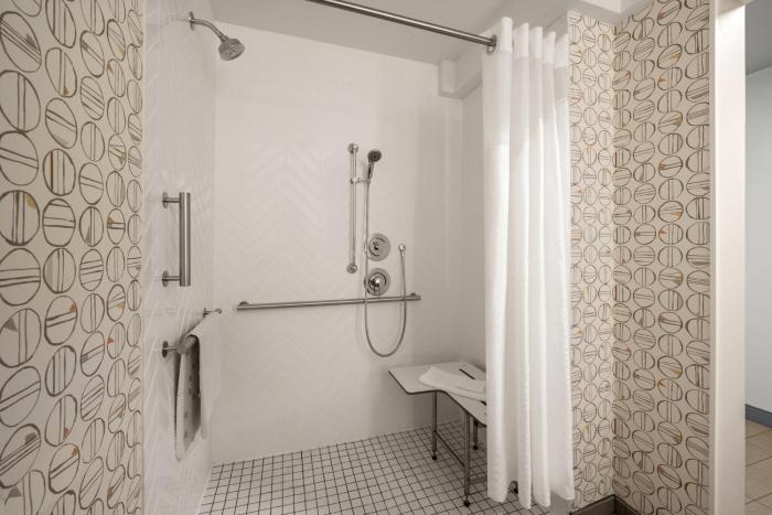 holiday inn ontario by ihg