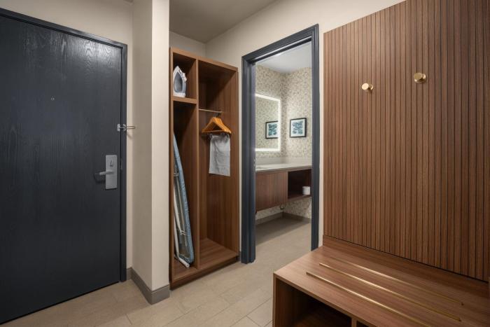 holiday inn ontario by ihg