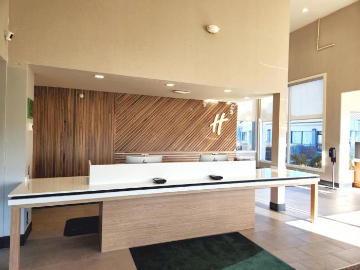 holiday inn ontario by ihg