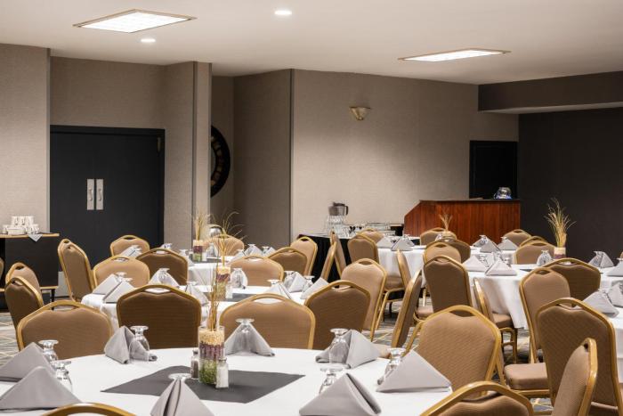 holiday inn ontario by ihg