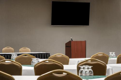 holiday inn ontario by ihg