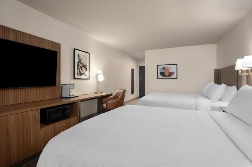 holiday inn ontario by ihg