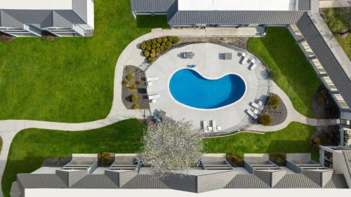 holiday inn ontario by ihg