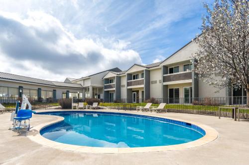 holiday inn ontario by ihg