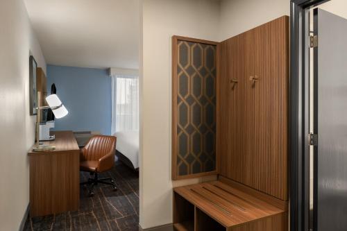 holiday inn ontario by ihg