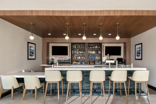 holiday inn ontario by ihg