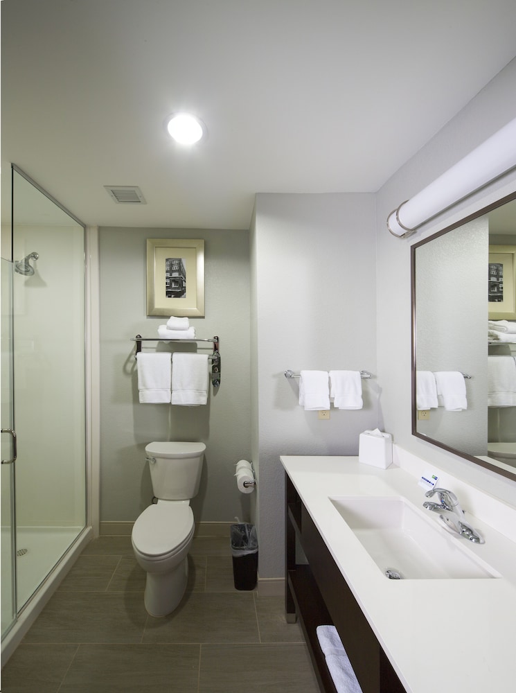 holiday inn express and suites oklahoma city dwtn