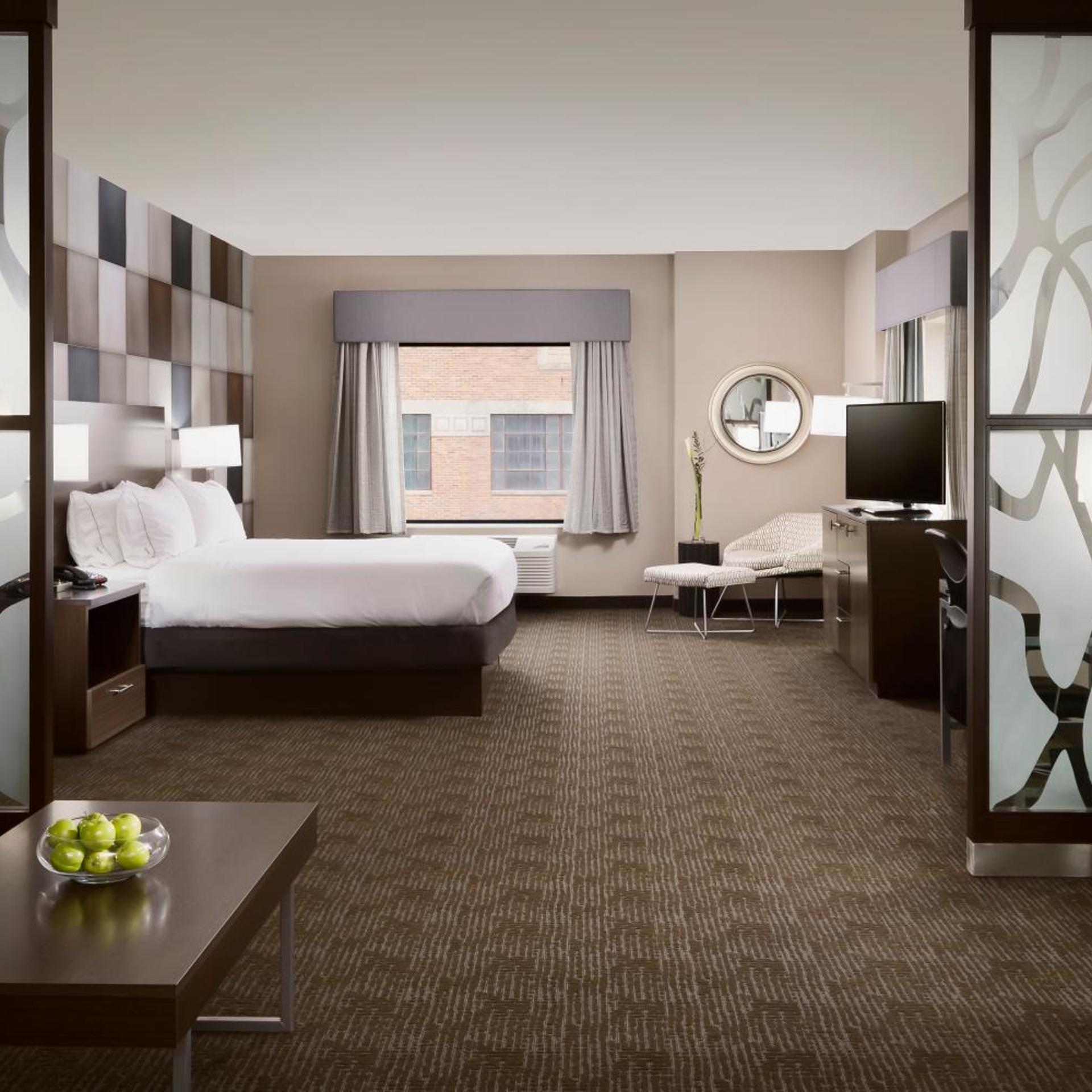 holiday inn express and suites oklahoma city dwtn