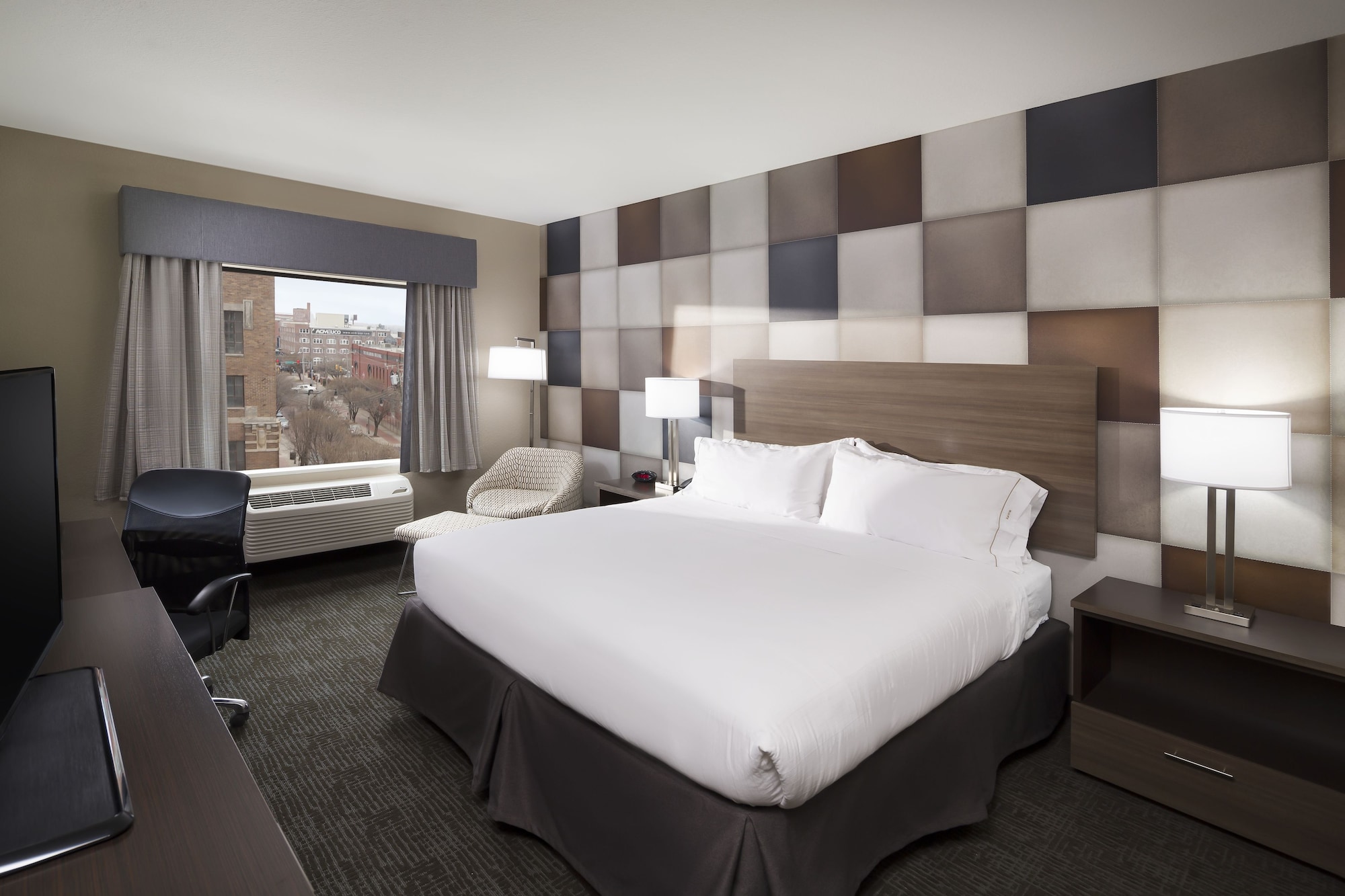 holiday inn express and suites oklahoma city dwtn